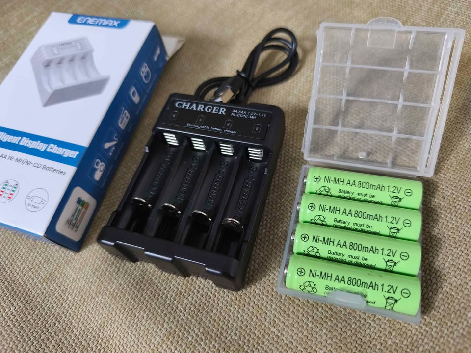 Brand new 4 x Ni-MH AA rechargeable Batteries + 4 slot USB Charger Set